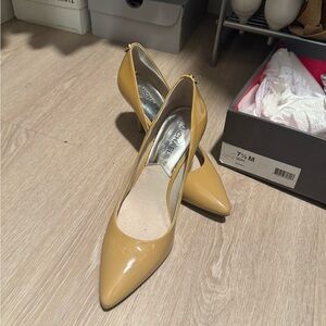Michael Kors Warm Tan Nude Heels